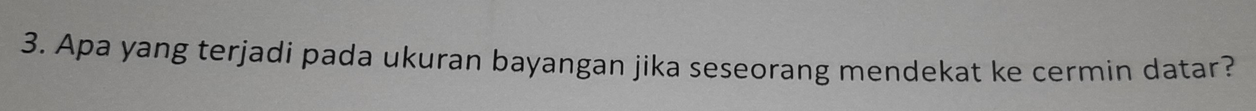 Apa yang terjadi pada ukuran bayangan jika seseorang mendekat ke cermin datar?