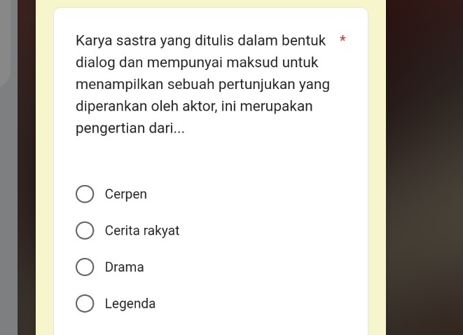 Karya sastra yang ditulis dalam bentuk *
dialog dan mempunyai maksud untuk
menampilkan sebuah pertunjukan yang
diperankan oleh aktor, ini merupakan
pengertian dari...
Cerpen
Cerita rakyat
Drama
Legenda