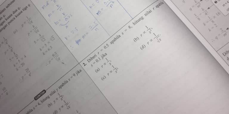 am sebutar 
an kuasa dua 
n q, 
çan punça kuasa tiga 
apabila s=8 hitung nilai r apab
q= N/m^2  e m=4
 1/8 = k/4^2  4 
(c) palpha  1/sqrt[3](q) 
k= 1/8 * 16
p= k/sqrt[3](q) 
 1/4  5= k/sqrt[3](2) 
(b) ralpha  1/s^2 ,
k=2
p= 1/q^2  k=3* sqrt[3](2)
(d) ralpha  1/sqrt(s) . 
∴ q= 2/m^2 
5= k/2^2  k=6.3
jika 
Dib
k=3* 4 p= (6.3)/sqrt[3](g)  s=0.1 ralpha  1/s , ralpha  1/s^3 ,
k=20
? p= 20/q^2 
jika (a) 
itung nilai y apabi. x=9 2. Diberi r=0.5. 
(c) 
)
 1/4 
ONTO 
abila x=4 (b) yalpha  1/x^2 , y= 1/sqrt(x) . 
=