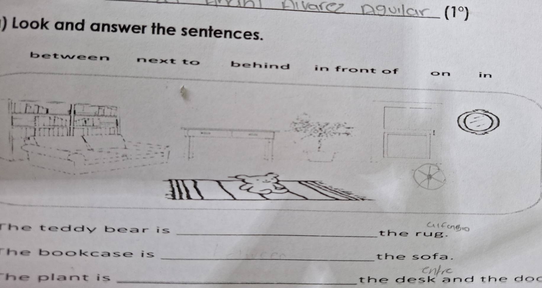 (1°)
) Look and answer the sentences. 
21 
behind in o f on in 
The teddy bear is 
_the rug. 
he bookcase is _the sofa. 
he plant is _ t s a n d t