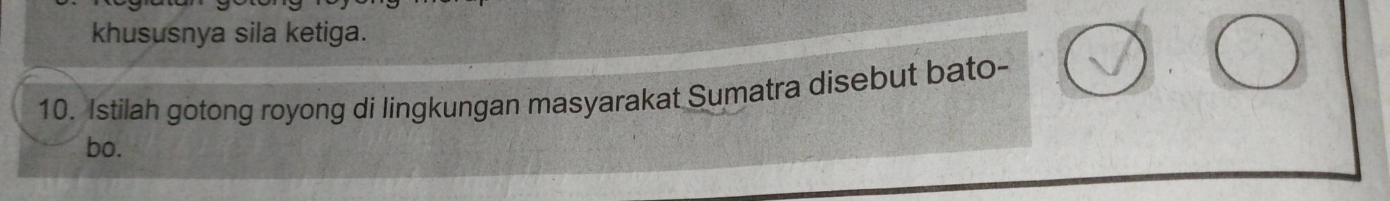 khususnya sila ketiga. 
10. Istilah gotong royong di lingkungan masyarakat Sumatra disebut bato- 
bo.