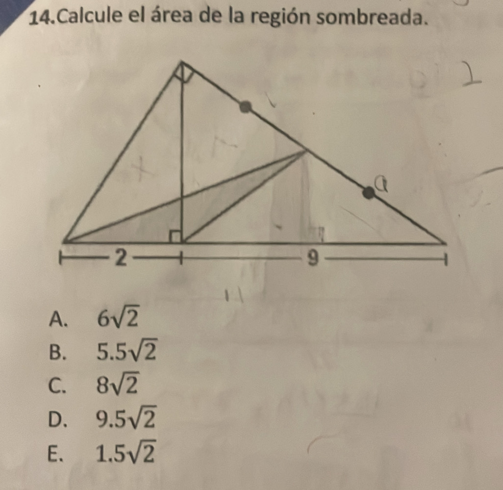 Calcule el área de la región sombreada.
A. 6sqrt(2)
B. 5.5sqrt(2)
C. 8sqrt(2)
D. 9.5sqrt(2)
E. 1.5sqrt(2)