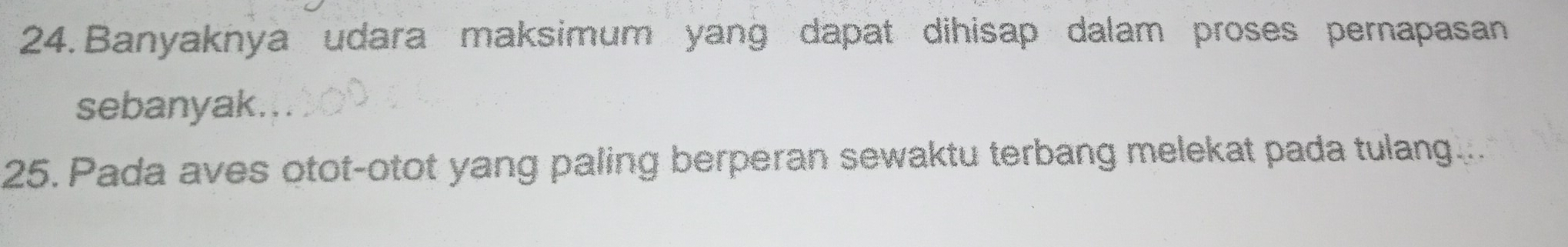 Banyaknya udara maksimum yang dapat dihisap dalam proses pernapasan 
sebanyak. 
25. Pada aves otot-otot yang paling berperan sewaktu terbang melekat pada tulang...