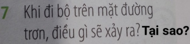 Khi đi bộ trên mặt đường 
trơn, điều gì sẽ xảy ra? Tại sao?