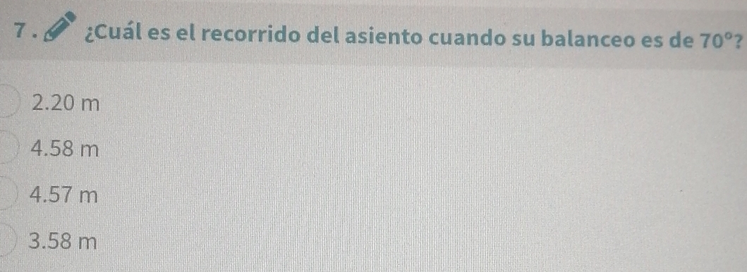 ¿Cuál es el recorrido del asiento cuando su balanceo es de 70° 2
2.20 m
4.58 m
4.57 m
3.58 m