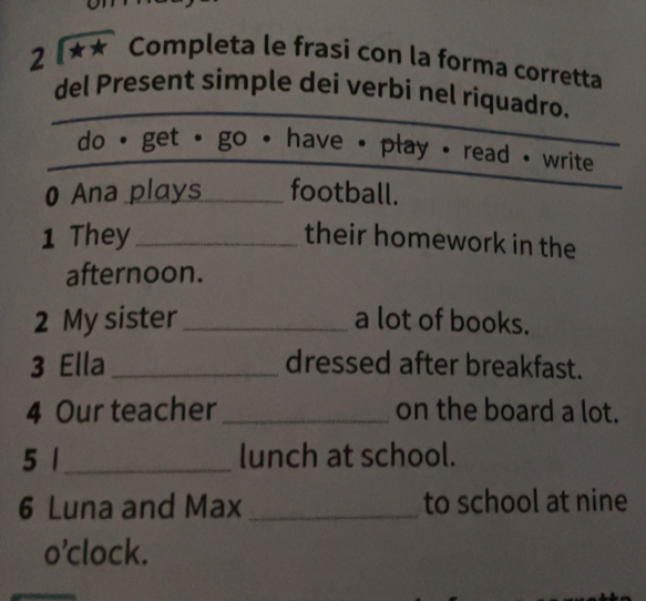 Risolto:2 [** Completa le frasi con la forma corretta del Present ...