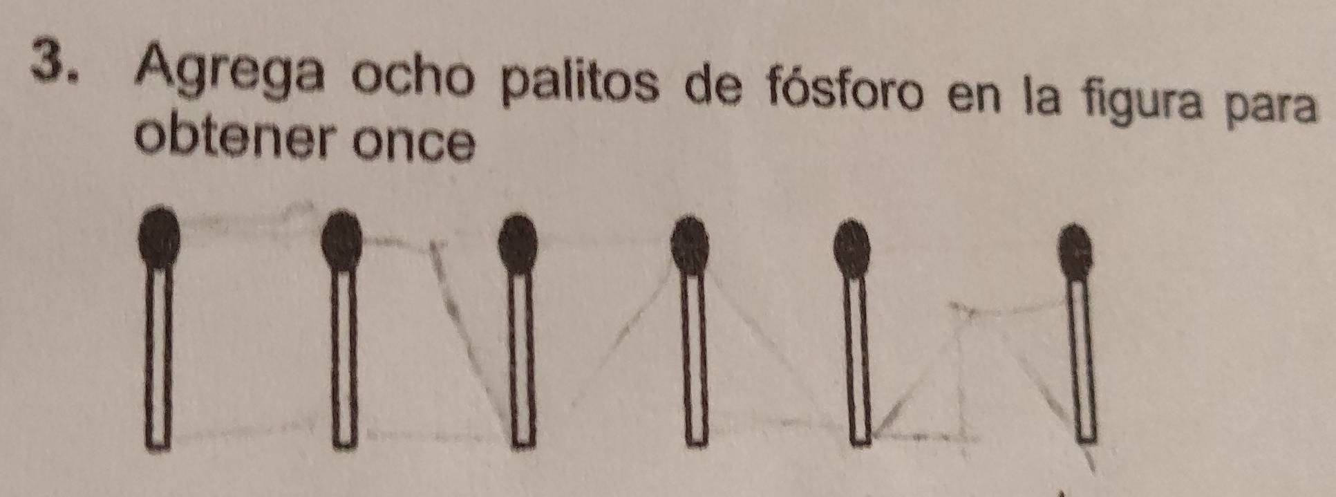 Agrega ocho palitos de fósforo en la figura para 
obtener once