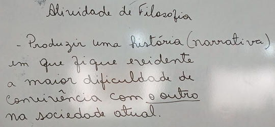 Alividade do Filozolia 
Produgin uma futoua (nanmativa) 
Im gue gique eridente 
a maver dificuldade do 
convirencia como outio 
na sociedode otual.