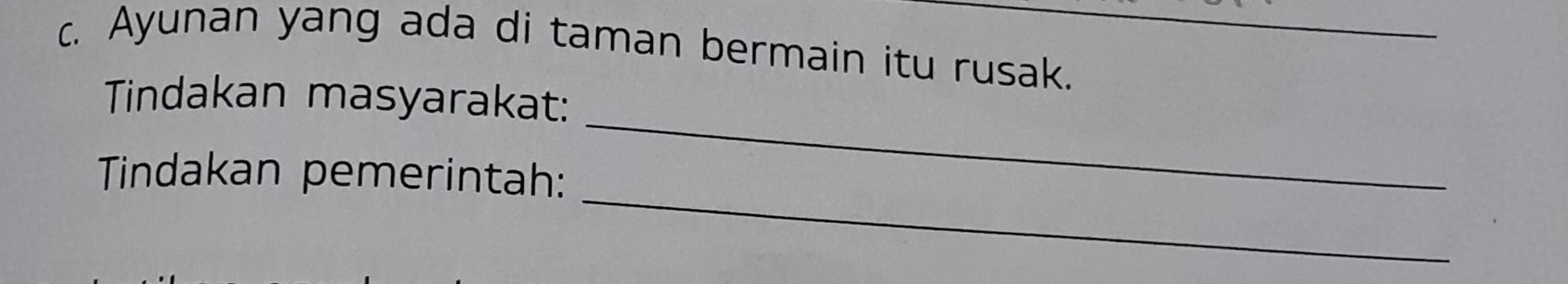 Ayunan yang ada di taman bermain itu rusak._ 
_ 
Tindakan masyarakat: 
_ 
Tindakan pemerintah: