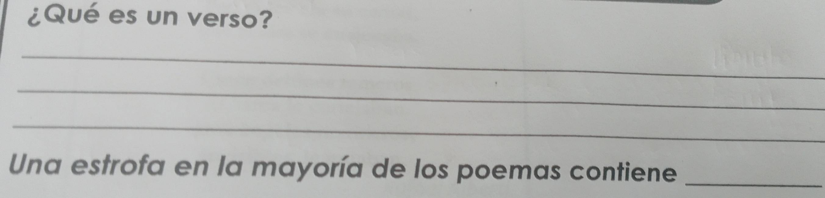 ¿Qué es un verso? 
_ 
_ 
_ 
Una estrofa en la mayoría de los poemas contiene_