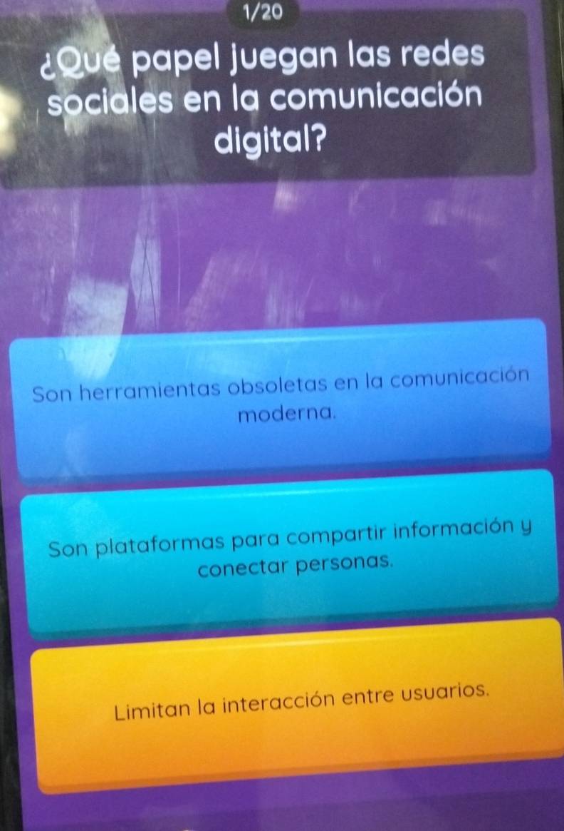 1/20
¿Qué papel juegan las redes
sociales en la comunicación
digital?
Son herramientas obsoletas en la comunicación
moderna.
Son plataformas para compartir información y
conectar personas.
Limitan la interacción entre usuarios.