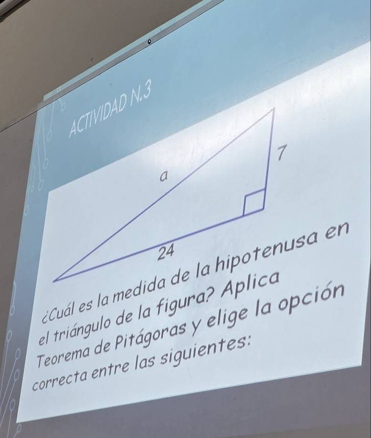 el triángulo de la figura? Aplica 
Teorema de Pitágoras y elige la opción 
correcta entre las siguientes: 
f