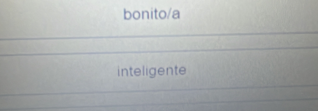 bonito/a 
inteligente