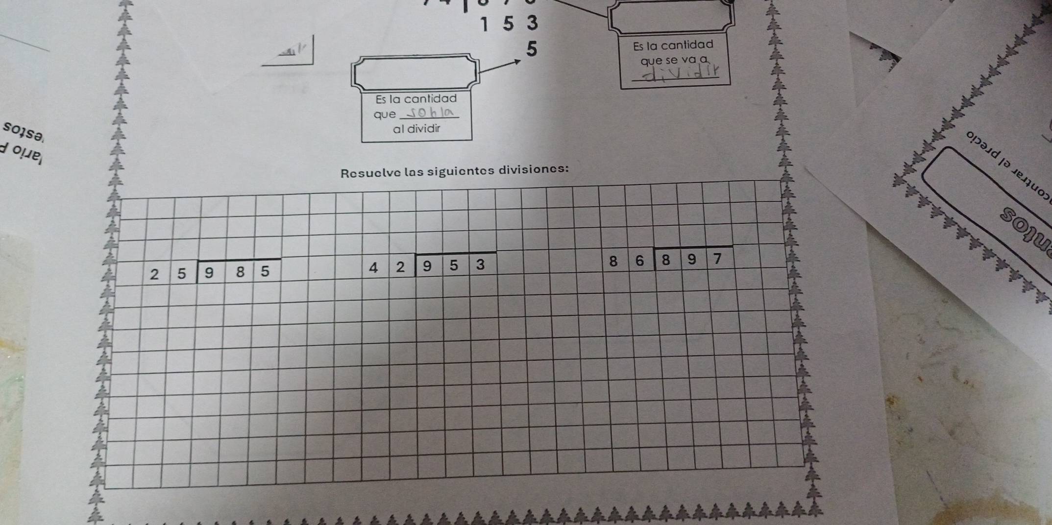 1 5 3 
5 
Es la cantidad 
que se va a 
_ 
Es la cantidad 
que 
soISθ. 
al dividir 
oμe 
əpəɪd ¡ə seud 
Resuelve las siguientes divisiones: 
so]u
beginarrayr 25encloselongdiv 985endarray
beginarrayr 42encloselongdiv 953endarray
86897