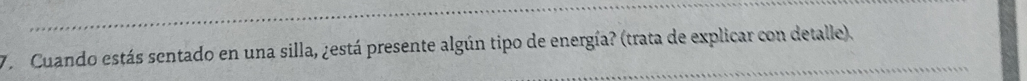 Cuando estás sentado en una silla, ¿está presente algún tipo de energía? (trata de explicar con detalle).