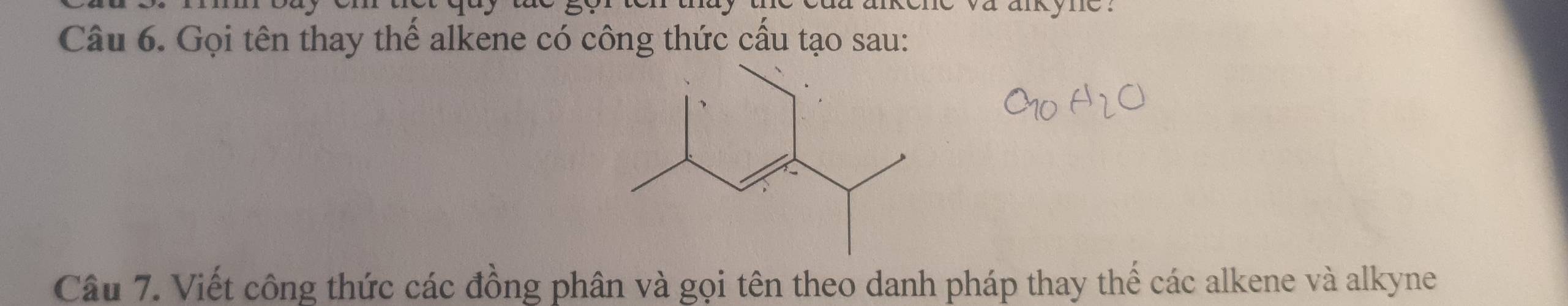 kene va arkyne. 
Câu 6. Gọi tên thay thể alkene có công thức cầu tạo sau: 
Câu 7. Viết công thức các đồng phân và gọi tên theo danh pháp thay thế các alkene và alkyne