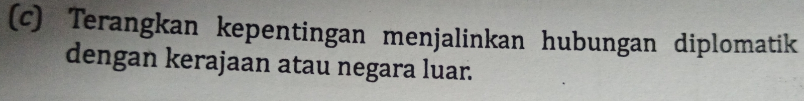 Terangkan kepentingan menjalinkan hubungan diplomatik 
dengan kerajaan atau negara luar.