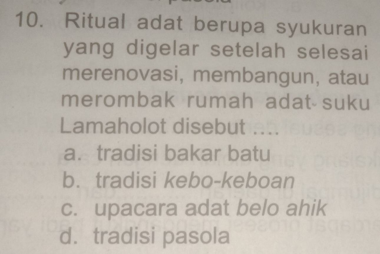 Ritual adat berupa syukuran
yang digelar setelah selesai
merenovasi, membangun, atau
merombak rumah adat suku
Lamaholot disebut ....
a.tradisi bakar batu
b. tradisi kebo-keboan
c. upacara adat belo ahik
d. tradisi pasola