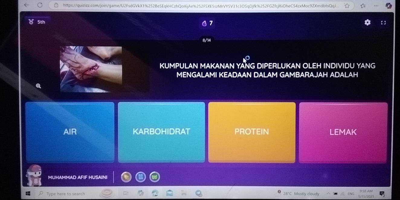 5th 7
8/14
KUMPULAN MAKANAN YANG DIPERLUKAN OLEH INDIVIDU YANG
MENGALAMI KEADAAN DALAM GAMBARAJAH ADALAH
AIR KARBOHIDRAT PROTEIN LEMAK
MUHAMMAD AFIF HUSAINI
95é am
Type here to search 28°C Mostly cloudy 1/15/2025