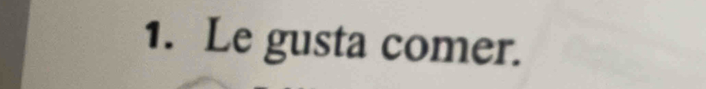 Le gusta comer.