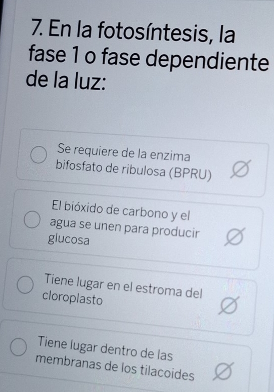 En la fotosíntesis, la
fase 1 o fase dependiente
de la luz:
Se requiere de la enzima
bifosfato de ribulosa (BPRU)
El bióxido de carbono y el
agua se unen para producir
glucosa
Tiene lugar en el estroma del
cloroplasto
Tiene lugar dentro de las
membranas de los tilacoides