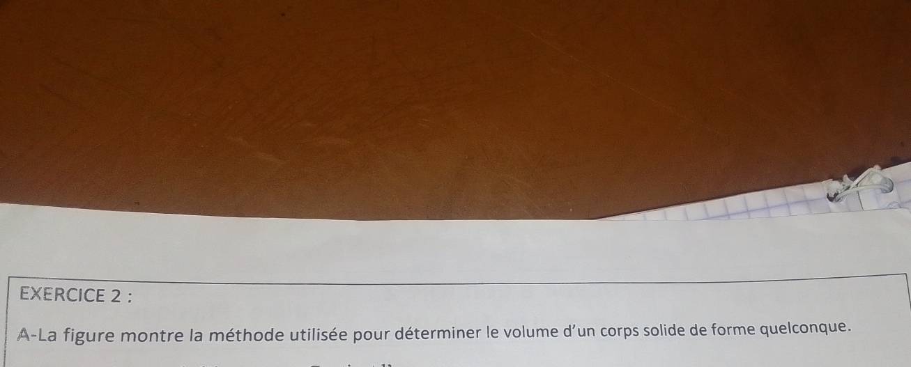 A-La figure montre la méthode utilisée pour déterminer le volume d’un corps solide de forme quelconque.