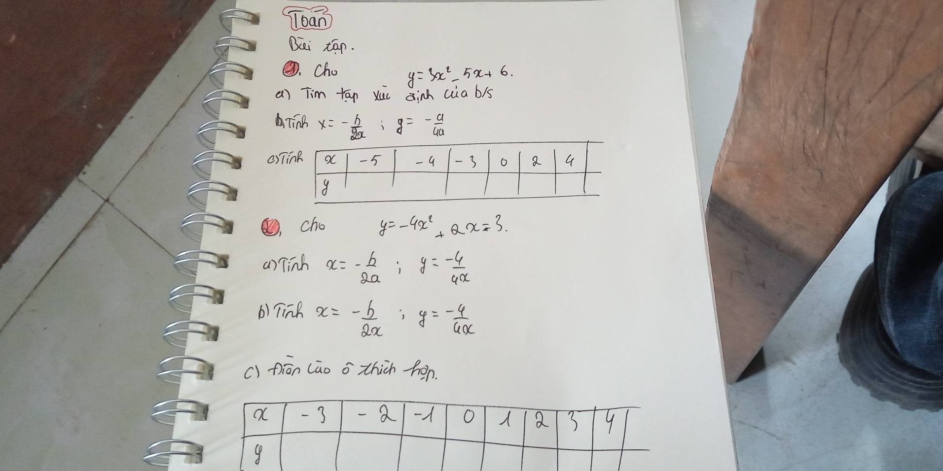 Toan) 
Dei tān. 
③. Cho
y=3x^2-5x+6. 
a) Tim tap xuu ainh cia b/s 
ATinh x=- b/2a ; g=- a/4a 
e)Ti 
O, cho y=-4x^2+Qx=3. 
a) linh x=- b/2a ; y=- 4/4x 
b) Tink x=- 6/2x ; y=- 4/4x 
c) piān lāo o thich hon.