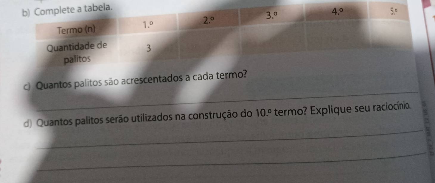 Quantos palitos são acrescentados a cada te 
_ 
d) Quantos palitos serão utilizados na construção do 10.º termo? Explique seu raciocínio. 
_