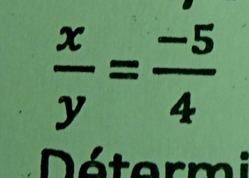  x/y = (-5)/4 
Détermi